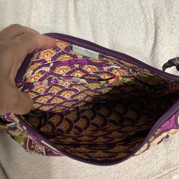 Vera Bradley crossbody purse.  W262 - Picture 3 of 3